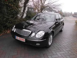 Schwarz Gebraucht 2003 Mercedes E240 Limousine | 11.990 €
