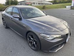 Grau Gebraucht 2017 Alfa Romeo Giulia Veloce Limousine | 24.900 € (Teuer)