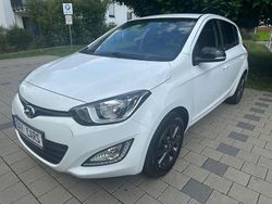 Weiß Gebraucht 2014 Hyundai i20 Edition Limousine | 5.999 € (Fairer Preis)