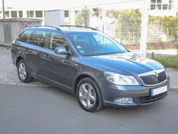 Grau Gebraucht 2011 Skoda Octavia Family Kombi | 5.900 € (Guter Preis)