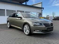 Grün Gebraucht 2015 Skoda Superb Style Kombi | 19.990 € (Etwas zu teuer)