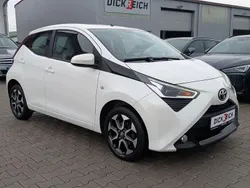 Weiß Gebraucht 2018 Toyota Aygo Connect Style Kleinwagen | 7.950 € (Guter Preis)