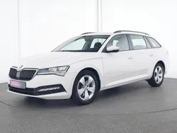 Weiss Gebraucht 2020 Skoda Superb Active Kombi | 21.309 € (Etwas zu teuer)