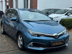 Blau Gebraucht 2016 Toyota Auris Hybrid Executive Limousine | 9.999 € (Guter Preis)
