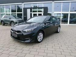 Zilinaschwarz met. (1k) Gebraucht 2024 Kia Ceed Comfort Limousine | 22.580 € (Superpreis)