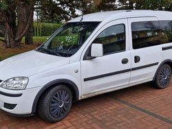 Weiß Gebraucht 2011 Opel Combo Kombi | 2.900 € (Fairer Preis)