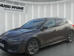 Grau Gebraucht 2024 Ford Focus ST-Line X Limousine | 25.850 € (Fairer Preis)