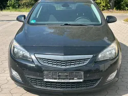 Schwarz Gebraucht 2010 Opel Astra Limousine | 2.900 € (Fairer Preis)