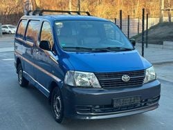 Blau Gebraucht 2006 Toyota HiAce Van / Kleinbus | 6.490 € (Etwas zu teuer)