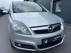 Silber Gebraucht 2005 Opel Zafira Edition Van / Kleinbus | 2.990 € (Etwas zu teuer)