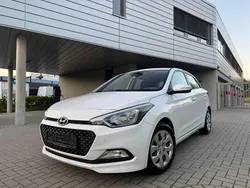 Weiß Gebraucht 2017 Hyundai i20 Limousine | 7.200 € (Fairer Preis)
