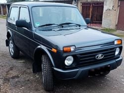 Grau Gebraucht 2017 Lada niva SUV | 9.400 € (Fairer Preis)
