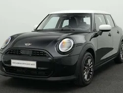 Schwarz Gebraucht 2024 Mini Cooper Classic Kleinwagen | 27.802 € (Guter Preis)