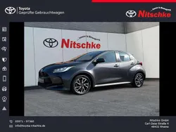 Grau Gebraucht 2021 Toyota Yaris Hybrid Comfort Limousine | 17.990 € (Guter Preis)