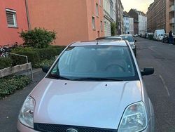 Grau Gebraucht 2002 Ford Fiesta Kleinwagen | 800 € (Fairer Preis)