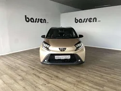 Ginger beige / night sky black Gebraucht 2023 Toyota Aygo Pulse Kleinwagen | 14.950 € (Fairer Preis)