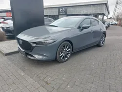Grau Neu 2024 Mazda 3 Exclusive-Line Limousine | 30.358 € (Etwas zu teuer)
