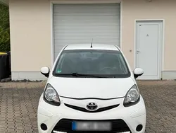 Weiß Gebraucht 2012 Toyota Aygo Kleinwagen | 2.500 € (Guter Preis)