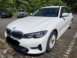 Weiß Gebraucht 2021 BMW 318 Sport Line Kombi | 20.790 € (Fairer Preis)