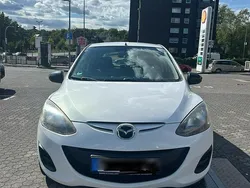 Weiß Gebraucht 2011 Mazda 2 Kleinwagen | 2.300 € (Guter Preis)