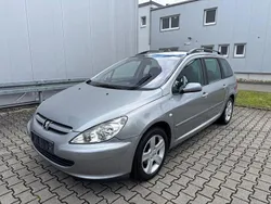Grau Gebraucht 2004 Peugeot 307 Premium Kombi | 2.250 € (Fairer Preis)