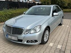 Silber Gebraucht 2010 Mercedes E200 Limousine | 11.000 € (Guter Preis)