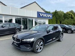 Schwarz Gebraucht 2023 Volvo V60 CC Plus Kombi | 48.690 € (Teuer)
