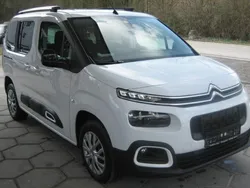 Weiß Gebraucht 2023 Citroën Berlingo Feel Van / Kleinbus | 24.400 € (Fairer Preis)