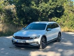 Weiß Gebraucht 2021 VW Passat Alltrack Kombi | 28.999 € (Etwas zu teuer)