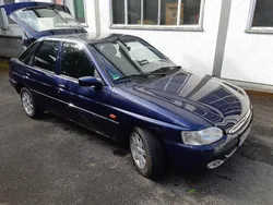 Blau Gebraucht 1996 Ford Escort Ghia Limousine | 1.044 € (Fairer Preis)