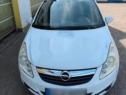 Weiß Gebraucht 2010 Opel Corsa Kleinwagen | 1.200 € (Guter Preis)