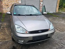 Beige Gebraucht 2004 Ford Focus Limousine | 600 €