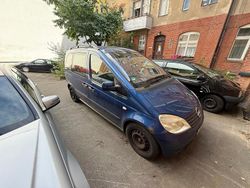 Blau Gebraucht 2005 Mercedes Vaneo Van / Kleinbus | 700 € (Fairer Preis)