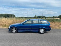 Blau Gebraucht 1999 BMW 318 Kombi | 1.500 € (Superpreis)