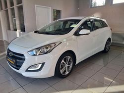 Weiß Gebraucht 2015 Hyundai i30 Premium Kombi | 11.490 € (Teuer)