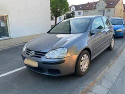 Grau Gebraucht 2005 VW Golf V Kleinwagen | 1.700 € (Guter Preis)