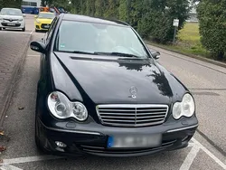 Schwarz Gebraucht 2005 Mercedes C220 Limousine | 3.699 € (Etwas zu teuer)