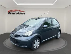 Grau Gebraucht 2009 Toyota Aygo Cool Kleinwagen | 3.200 € (Fairer Preis)