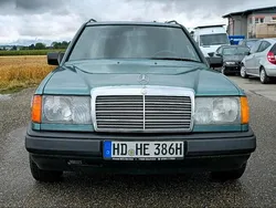 Grün Gebraucht 1986 Mercedes E300 Kombi | 8.999 €