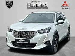 Weiss perlglänzend Gebraucht 2021 Peugeot e-2008 GT SUV | 21.490 € (Etwas zu teuer)