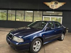 Dunkelblau Gebraucht 2000 Skoda Octavia Limousine | 1.950 € (Fairer Preis)