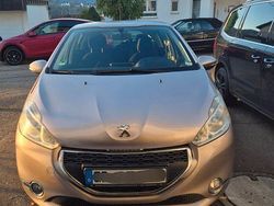 Beige Gebraucht 2012 Peugeot 208 Kleinwagen | 4.700 € (Fairer Preis)