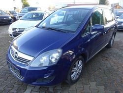 Blau Gebraucht 2011 Opel Zafira Design Edition Van / Kleinbus | 2.490 € (Superpreis)