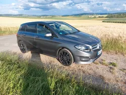 Grau Gebraucht 2015 Mercedes B180 Van / Kleinbus | 10.777 € (Fairer Preis)
