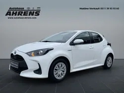 Schneeweiß Gebraucht 2021 Toyota Yaris Hybrid Edition Kleinwagen | 16.400 € (Superpreis)