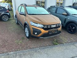 Orange Gebraucht 2023 Dacia Sandero Expression Kleinwagen | 18.990 € (Teuer)