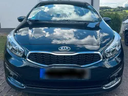 Schwarz Gebraucht 2016 Kia Ceed Limousine | 9.699 €