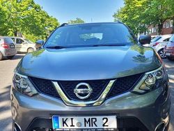 Grau Gebraucht 2015 Nissan Qashqai Tekna SUV | 13.000 € (Etwas zu teuer)