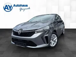 Grau Gebraucht 2024 Renault Clio V Limousine | 16.850 € (Guter Preis)