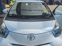 Weiß Gebraucht 2011 Toyota iQ Multidrive S Kleinwagen | 10.200 €